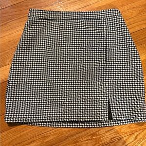 Hollister Black and White Houndstooth Mini Skirt